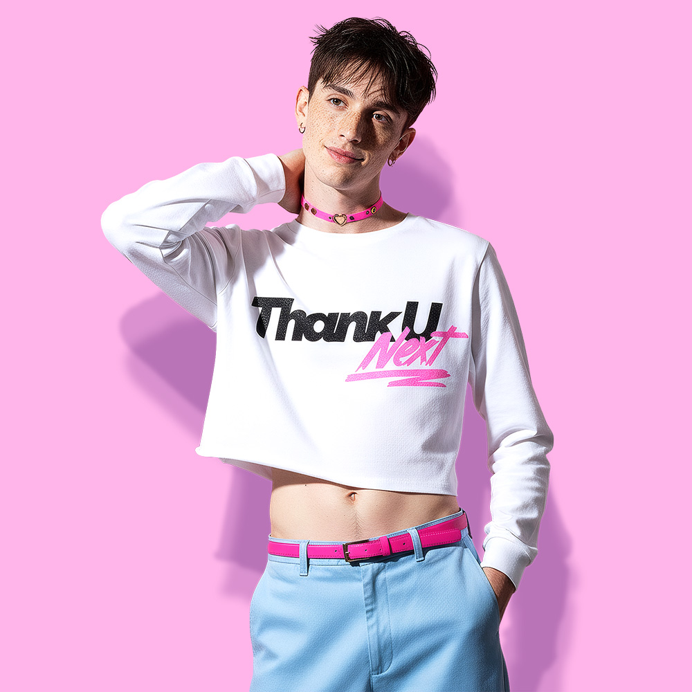 Ariana Grande Thank u, next crop-top (sudadera corta blanca)