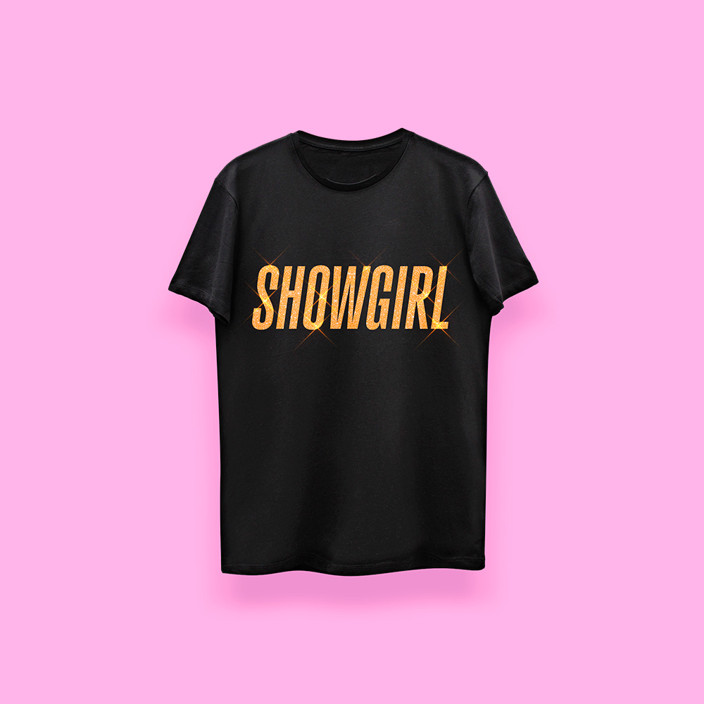 Taylor Swift is a SHOWGIRL (playera negra)