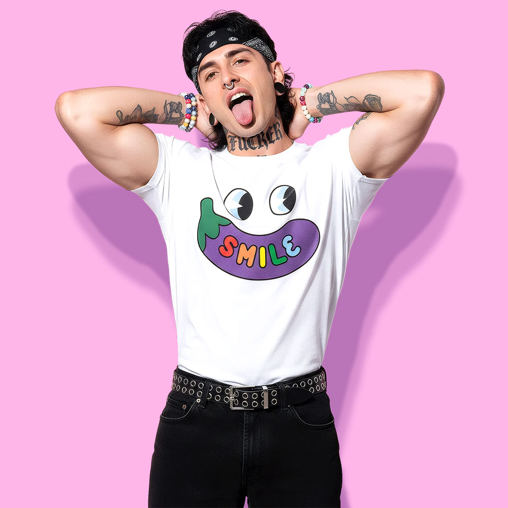 Smile berenjena (playera blanca)